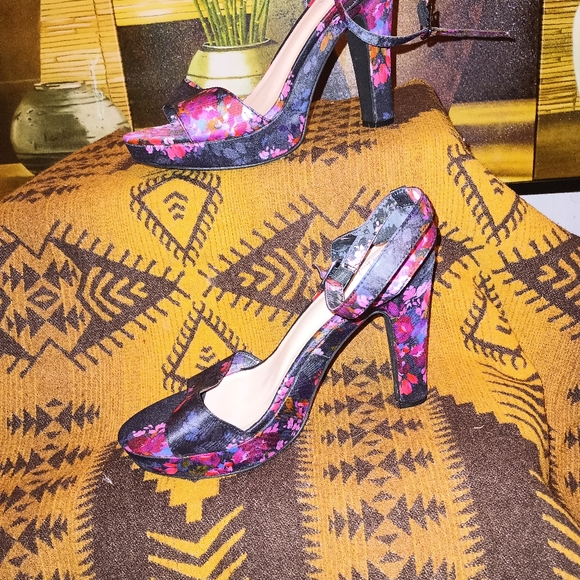 Ladies retro ankle strap platform open toe heels - Picture 6 of 7